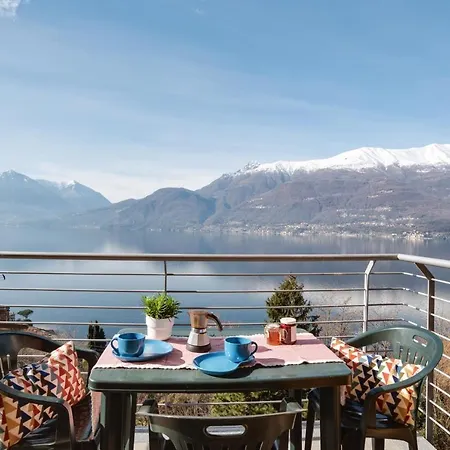 Bright With Balcony, View & Shared Garden! Apartman