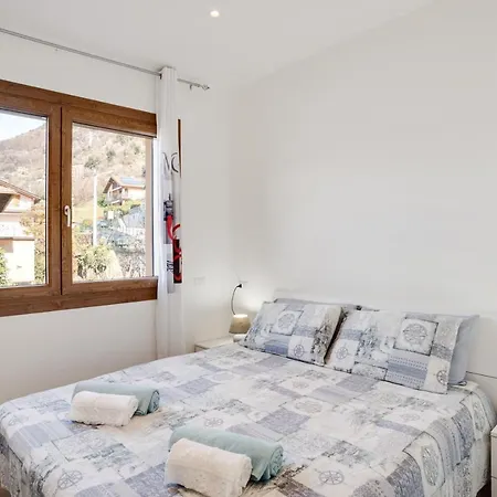 Apartman Bright With Balcony, View & Shared Garden! *