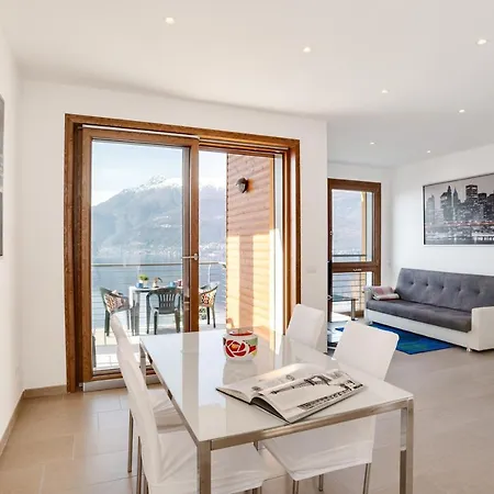 Apartman Bright With Balcony, View & Shared Garden!