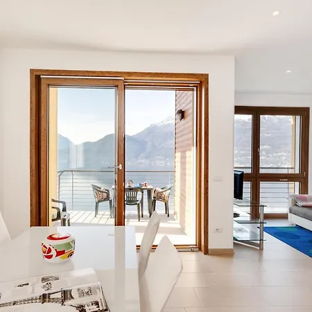 Apartman Bright With Balcony, View & Shared Garden!