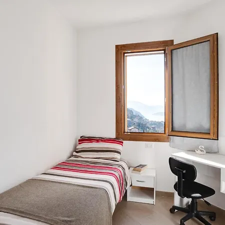 Bright With Balcony, View & Shared Garden! Apartman Bellano