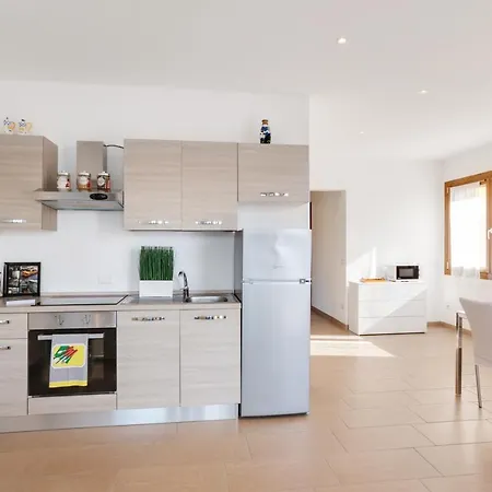 Apartman Bright With Balcony, View & Shared Garden! Bellano