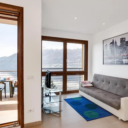 Bright With Balcony, View & Shared Garden! Lejlighed