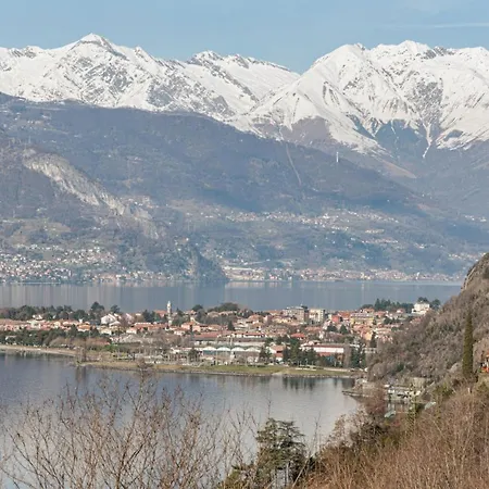 Lejlighed Bright With Balcony, View & Shared Garden! Bellano